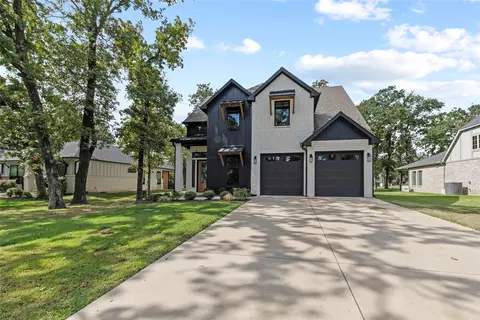 221 Saint Andrews Dr, Mabank, TX 75156