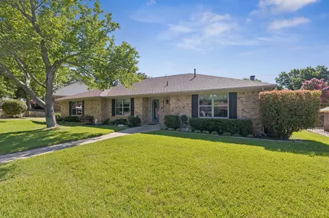 2101 Oakmeadow St, Bedford, TX 76021