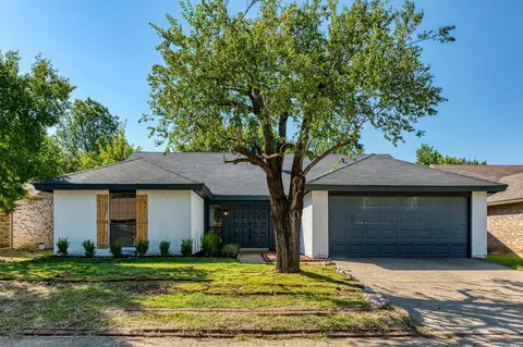 6610 Springfield Dr, Arlington, TX 76016