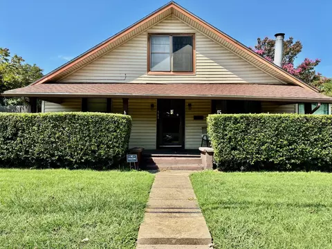 541 N Cowan Ave, Lewisville, TX 75057