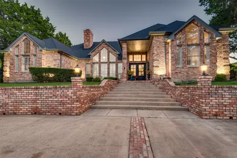 1108 Shallow Bend Dr, Desoto, TX 75115
