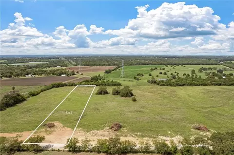 254 W Rainer Ln, West, TX 76691