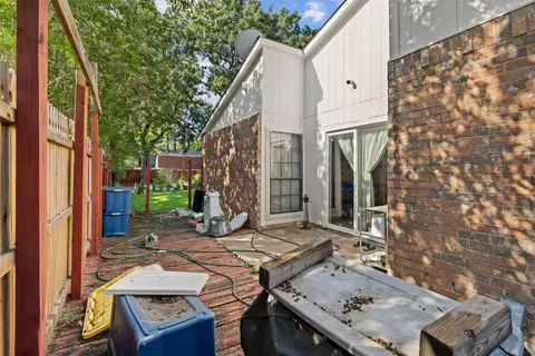 Exterior - 309 Westover Dr, Euless, TX 76039 photo 3 of 7
