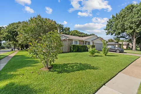 Exterior - 309 Westover Dr, Euless, TX 76039 photo 2 of 7