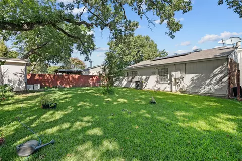 Exterior - 309 Westover Dr, Euless, TX 76039 photo 5 of 7