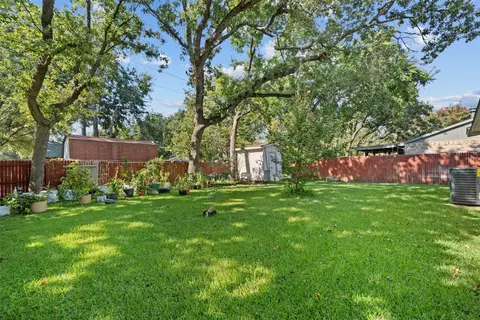 Exterior - 309 Westover Dr, Euless, TX 76039 photo 4 of 7