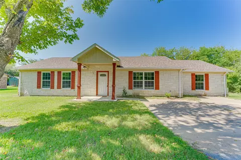 506 E Broadmore Ave, Wills Point, TX 75169