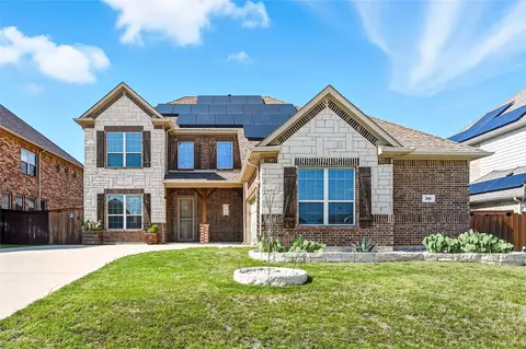 300 Burberry Dr, Grand Prairie, TX 75052