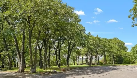 2210 Twin Elms Dr, Arlington, TX 76012