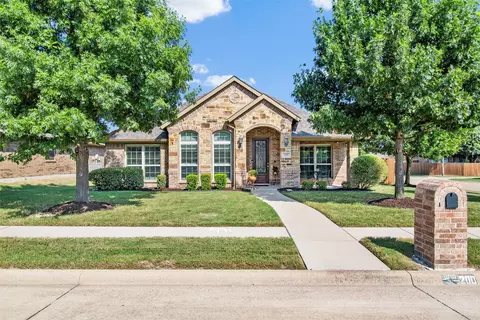 200 Cambridge St, Waxahachie, TX 75165