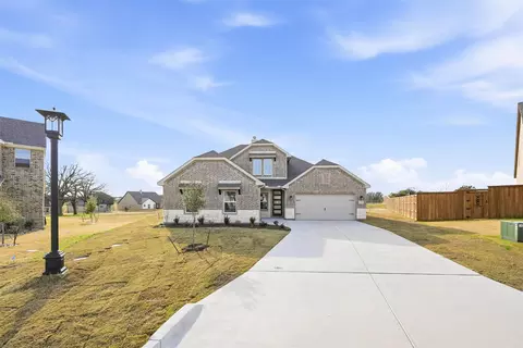 Exterior - 1100 Trinity Dr, Springtown, TX 76082 photo 2 of 8