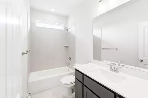 Bath - 1100 Trinity Dr, Springtown, TX 76082 photo 1 of 3