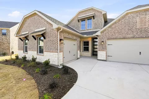 Exterior - 1100 Trinity Dr, Springtown, TX 76082 photo 6 of 8