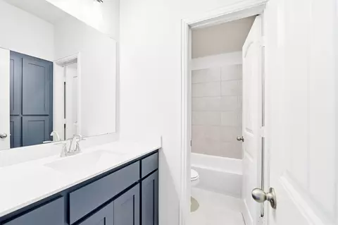 Bath - 1100 Trinity Dr, Springtown, TX 76082 photo 3 of 3