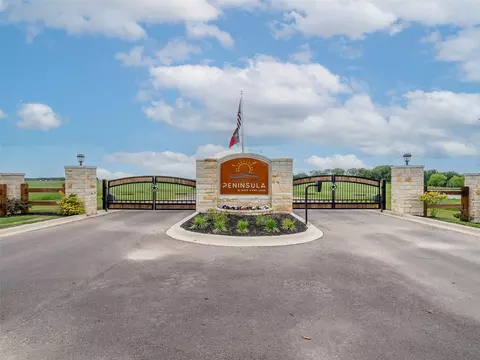 800 Peninsula Dr, Honey Grove, TX 75446