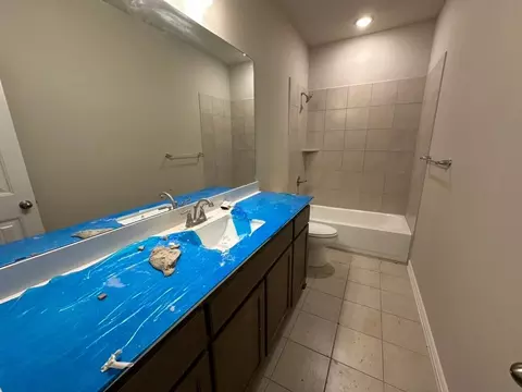 Bath - 1108 Trinity Dr, Springtown, TX 76082 photo 1 of 2