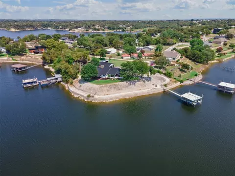 209 Mark St, Lake Bridgeport, TX 76426