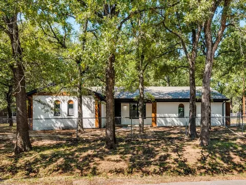 1301 Fox Hollow Ct, Pelican Bay, TX 76020
