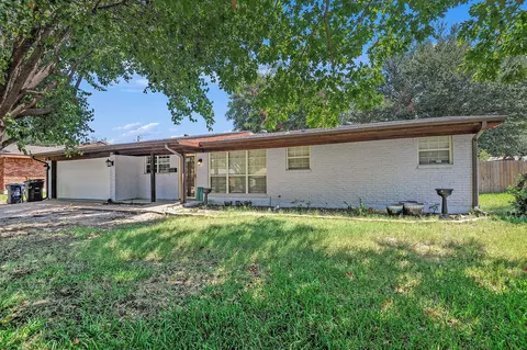 5725 Waltham Ave, Fort Worth, TX 76133