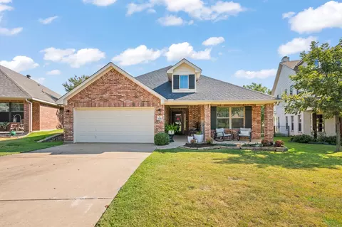 2828 Greenway Dr, Burleson, TX 76028