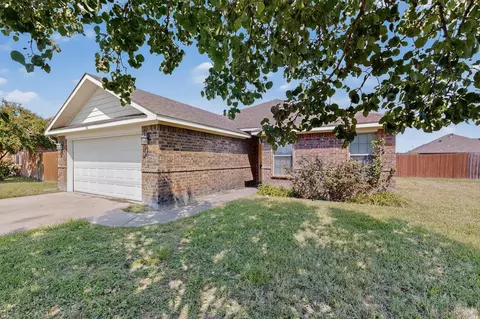 710 Sharon Ln, Whitewright, TX 75491