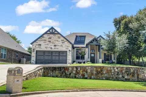 305 Familia Ct, Azle, TX 76020