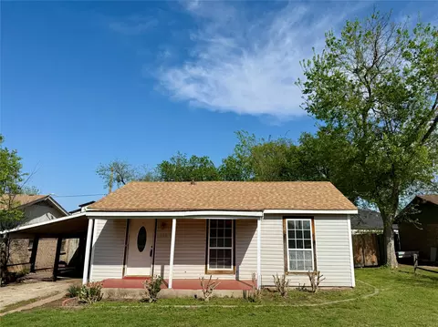 304 Lockwood St, White Settlement, TX 76108