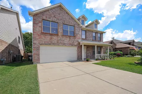 5832 Arena Cir, Fort Worth, TX 76179