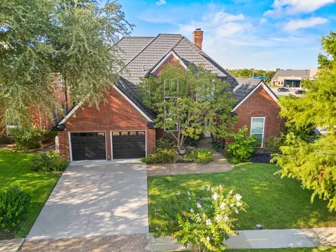 801 Spring Canyon Dr, Irving, TX 75063
