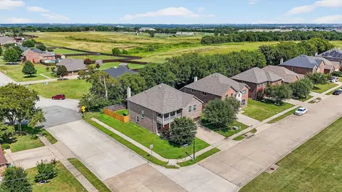 4515 Hummingbird Dr, Sherman, TX 75092