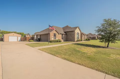 2198 Riverside Dr, Kaufman, TX 75142