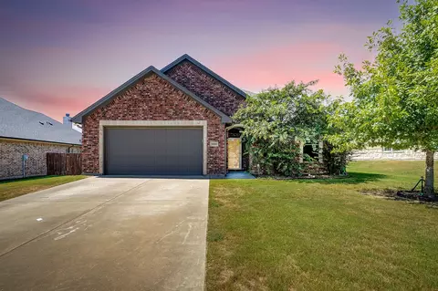 1608 Summercrest Dr, Cleburne, TX 76033