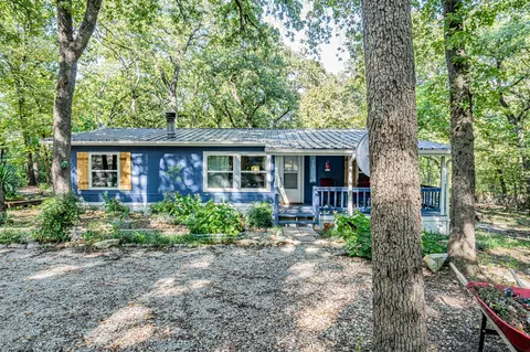 123 Pine Bluff Ct, Springtown, TX 76082