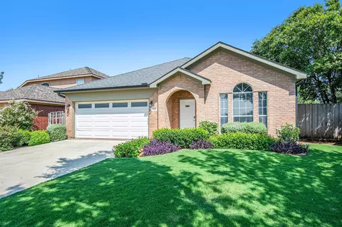 3613 Lasso Rd, Roanoke, TX 76262