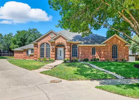 1601 Warwickshire Ct W, Bedford, TX 76021