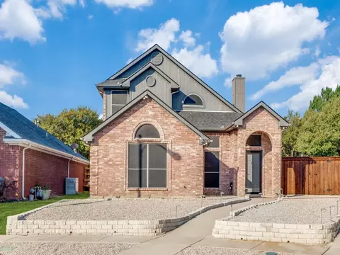 800 Laredo Ct, Grand Prairie, TX 75052