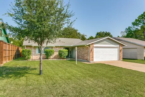 847 Salem Trl, Lewisville, TX 75067