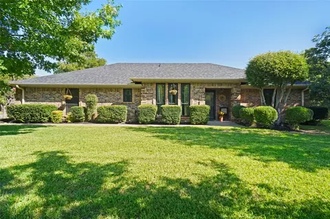 204 Crest Ridge Cir, Lakeside, TX 76108