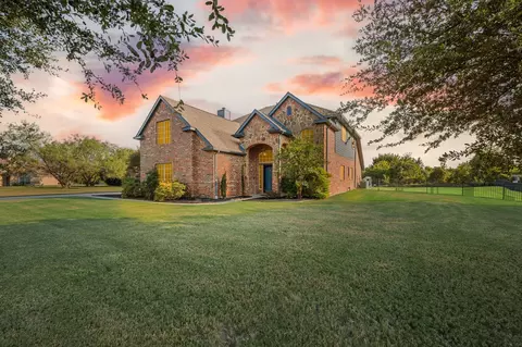 1000 Blue Bird Ct, Joshua, TX 76058