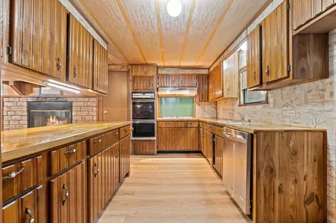 Kitchen - 243 Brooks Cir, Lorena, TX 76655 photo 2 of 2