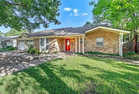 1703 Park Hill Dr, Arlington, TX 76012