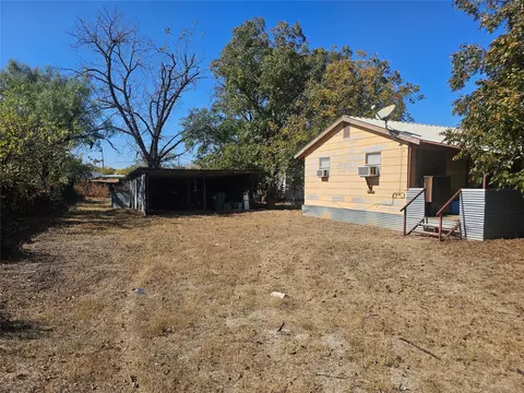 Exterior - 1008 N 6th St, Bangs, TX 76823 photo 4 of 13