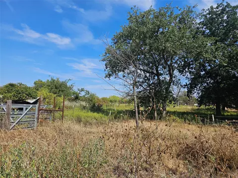 Exterior - 1008 N 6th St, Bangs, TX 76823 photo 10 of 13