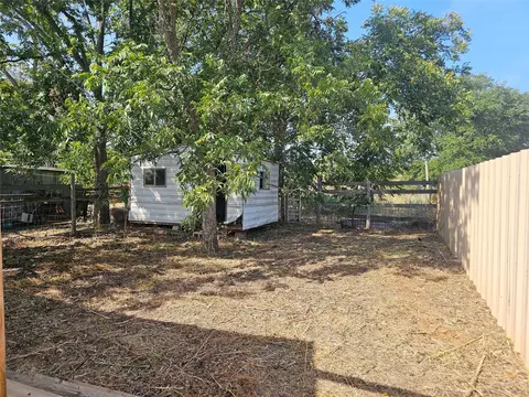Exterior - 1008 N 6th St, Bangs, TX 76823 photo 6 of 13