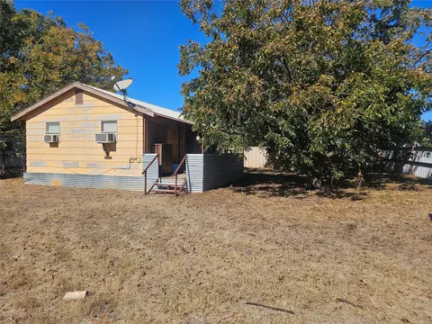 Exterior - 1008 N 6th St, Bangs, TX 76823 photo 3 of 13
