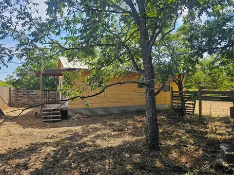 Exterior - 1008 N 6th St, Bangs, TX 76823 photo 5 of 13