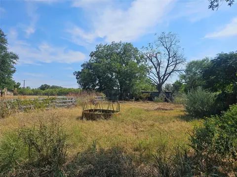 Exterior - 1008 N 6th St, Bangs, TX 76823 photo 7 of 13