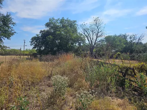 Exterior - 1008 N 6th St, Bangs, TX 76823 photo 11 of 13