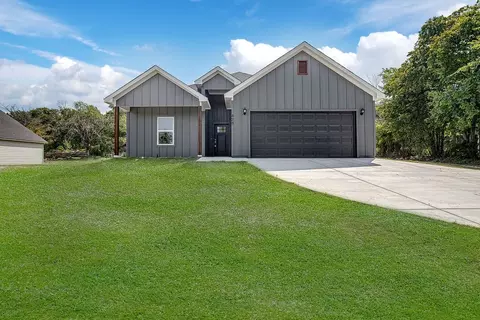428 Wilshire Ave, Azle, TX 76020