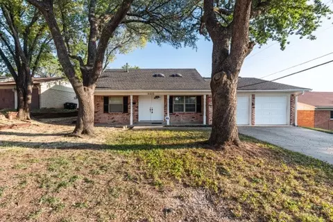 8405 Mojave Trl, Fort Worth, TX 76116